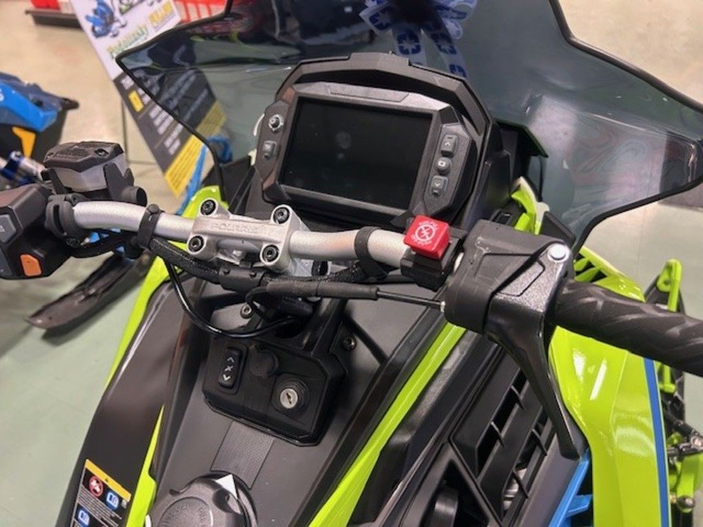 2026 Polaris Patriot Boost INDY VR1 137 DYNAMIX PREMIUM Snowmobile