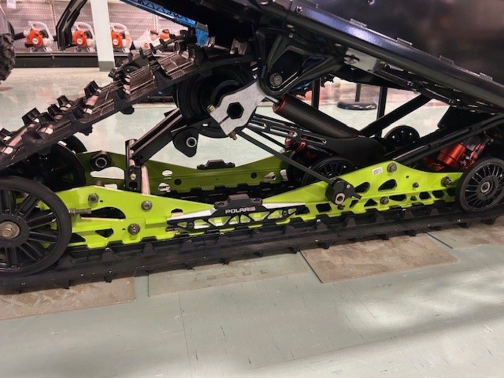 2026 Polaris Patriot Boost INDY VR1 137 DYNAMIX PREMIUM Snowmobile