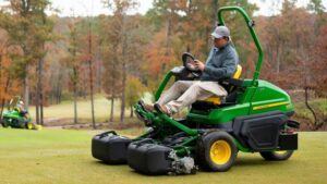 Read more about the article John Deere Greens Mowers
